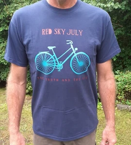 red sky july tshirt "The Truth & The Lie". 44" Brustumfang .Blau. Kurzarm. Neu - Bild 1 von 4