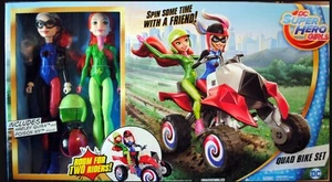 DC Superhero Girls Quad Bike Harley Quinn & Poison Ivy 12in Dolls Mattel New - Picture 1 of 3