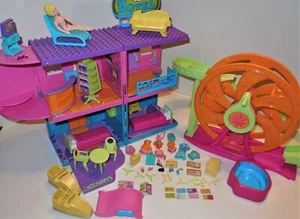 MODE POLLY POCKET WELT URLAUB HOTEL ACHTERBAHN RESORT HAUS PUPPE KONVOLUT - Bild 1 von 12