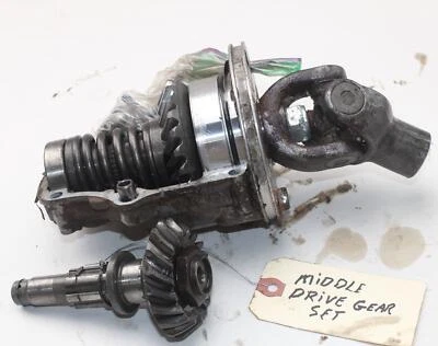 1986 YAMAHA MOTO 4  MIDDLE DRIVE BEVEL GEAR ASSEMBLY - Image 1 of 4