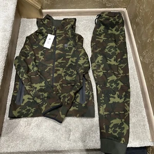 Nike Tech Tracksuit Juinior Size XL 13-15 Years - Picture 1 of 14