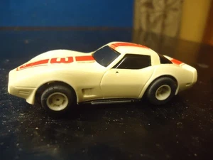 TYCO '79 CORVETTE RAYA BLANCA/ROJA #3 440 chasis magnum funciona bien - Imagen 1 de 5
