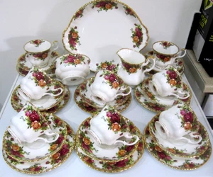 Royal Albert Old Country Roses Tea Set 8 PLACE SETTING, UNUSED, 1ST QUALITY - Picture 1 of 6