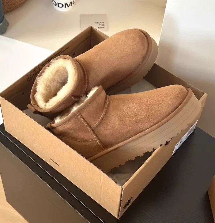 ✈Botas de plataforma UGg clásicas ultra mini para mujer en castaño/ Foto 1 de 4