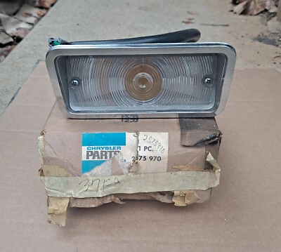 1966 Dodge Polara Monaco NOS MoPar Right Park TURN SIGNAL LAMP ASSY - Image 1 of 3