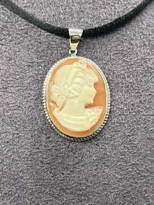 Ciondolo in Argento 925 con Cammeo Corniola Ovale 25mm – Fatto a Mano - Immagine 1 di 4