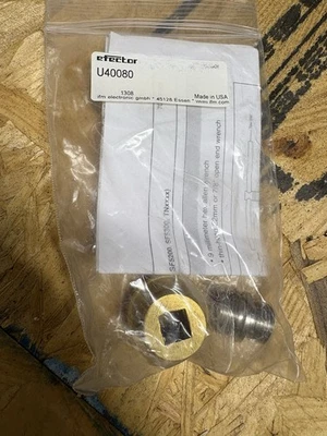 IFM Effector U40080. 1” NPT Adapter To 18mm Modular Mounting Sensor - Image 1 of 2