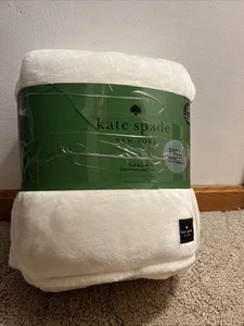 Kate Spade Full/Queen White Oversized Fleece Plush Blanket New Damaged Packaging - Picture 1 of 5