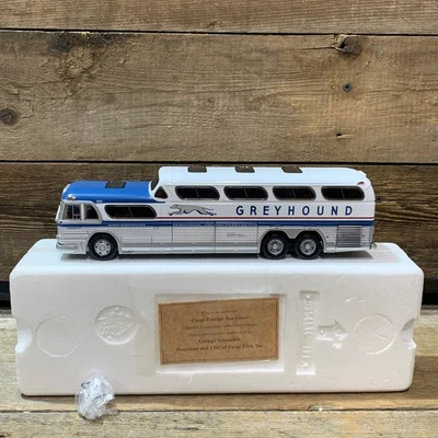 Corgi, Vintage Bus Lines, GM4501 Scenicruiser Bus, Philadelphia #4343, 1:50 - Image 1 of 4