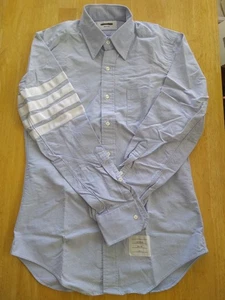 Neu ohne Etikett Thom Browne blau Oxford Knopfleiste Ripsband Ärmel Streifen TB2 15-33 - Bild 1 von 8