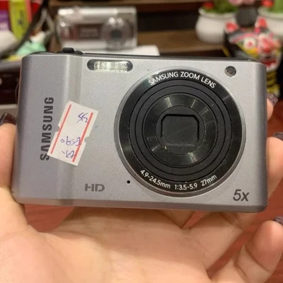 Samsung ES90 Digital Camera 14.2 MP 5x Optical Zoom English Language Silver - Image 1 of 4