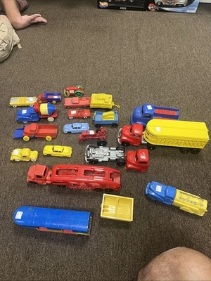 Lote de coches de plástico vintage años 50 Renwal/Hinson/auburn Foto 1 de 4