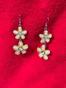 Yellow Daisy Double Dangle Earrings - Picture 1 of 4