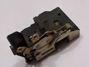 Genuine BMW E30 Door latch. Main mechanism. Driver. Rear 51221906571 - Picture 1 of 7