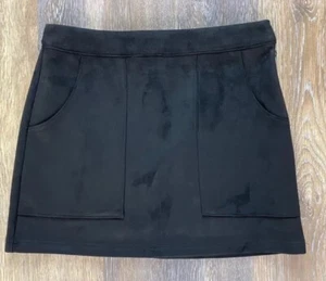 LULUS taillierter Minirock klein schwarz Wildlederimitat WEICH Mikrofaser Taschen S/M - Bild 1 von 7