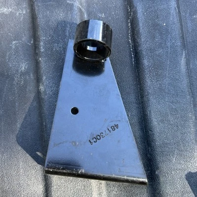 NEW International 481731C1 Navistar Exhaust Muffler Support Bracket - Image 1 of 4