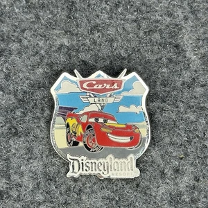 Disneyland Resort Cars Land Pin Beleuchtung McQueen Reise Firmenwagen mit Rückseite - Bild 1 von 3
