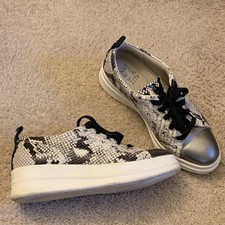 naturalizer animal print shoes