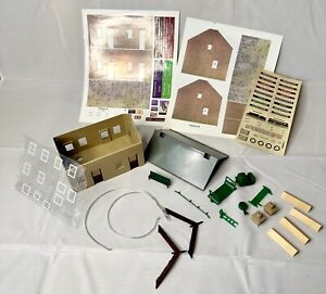 Hornby Triang Waiting Room Country Cottage House Kit Model Railway OO + Light