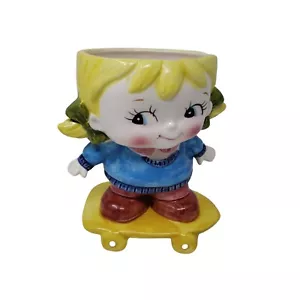 VINTAGE Patmar Keramik Vase Übertopf Japan Skateboard Mädchen blond blau 5 Zoll neu aus altem Lagerbestand - Bild 1 von 9