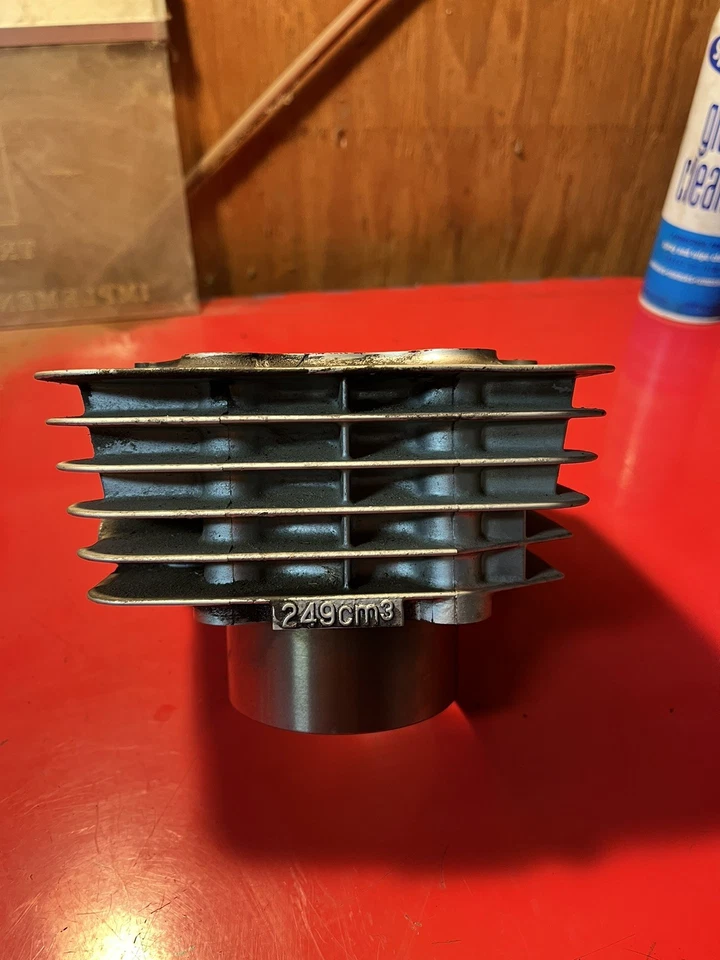 1999 - 2010 Suzuki GZ250 цилиндр кувшин запас отверстие оригинальный хорошо - Изображение 1 из 4