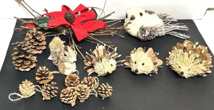 VTG LOT OF 16 NATURAL WOOD DECORATIONS PINECONE ORNAMENT PLASTIC OWL HEDGEHOGS - Imagen 1 de 7