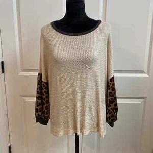 Buckle's Peach Love California Shabby Chic Thermal Top With Leopard Sleeves - Picture 1 of 6
