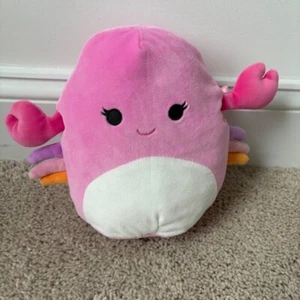 Peluche giocattolo Squishmallows Cailey il granchio rosa 9" - Foto 1 di 5