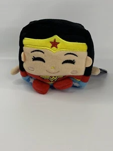 Cubo Kawaii de peluche coleccionable Wonder Woman de DC Comics - Imagen 1 de 14