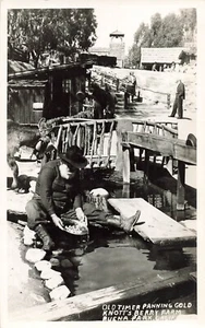 LP86 Knott's Berry Farm Buena Park CA Oldtimer Goldwaschen 1950 RPPC Postkarte - Bild 1 von 2