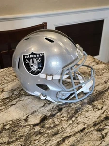 Los Angeles Raiders Full-Size Speed Replica Riddell Football Helmet - Picture 1 of 2