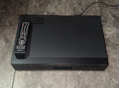 Combo reproductor de DVD/VHS Samsung DVD-V9700 HDMI 4 cabezales Hi-Fi con cable remoto HDMI y AV Foto 1 de 4