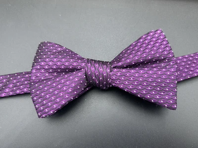 Pajarita ALFANI púrpura micro punto ajustable preatada mezcla seda/poliéster Foto 1 de 4