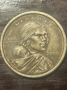 2000 D SACAGAWEA ONE DOLLAR COIN US LIBERTY GOLD COLOR (RARE) WOUNDED EAGLE CIR. - Picture 1 of 2