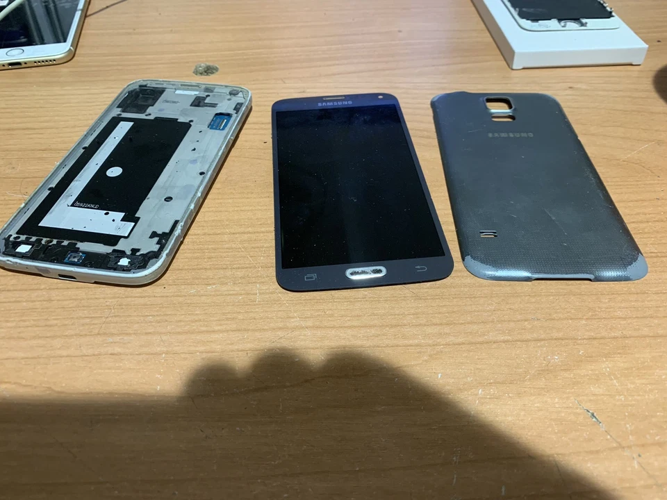 Samsung S5 Neo Display Rotto  - Immagine 1 di 1