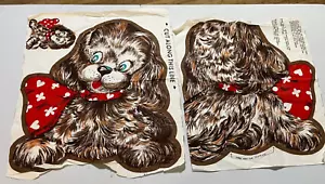25-03-159 VINTAGE STOFFBAHN - BRAUNER HUND MIT ROTER SCHLEIFE - NUR VORDERSEITE - Bild 1 von 3