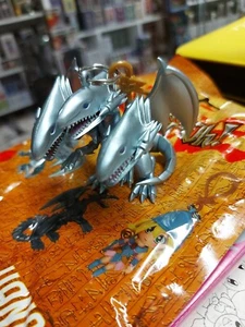 Yu-Gi-Oh! Blue Eyes Ultimate Dragon Rucksackaufhänger (neu) - Bild 1 von 2