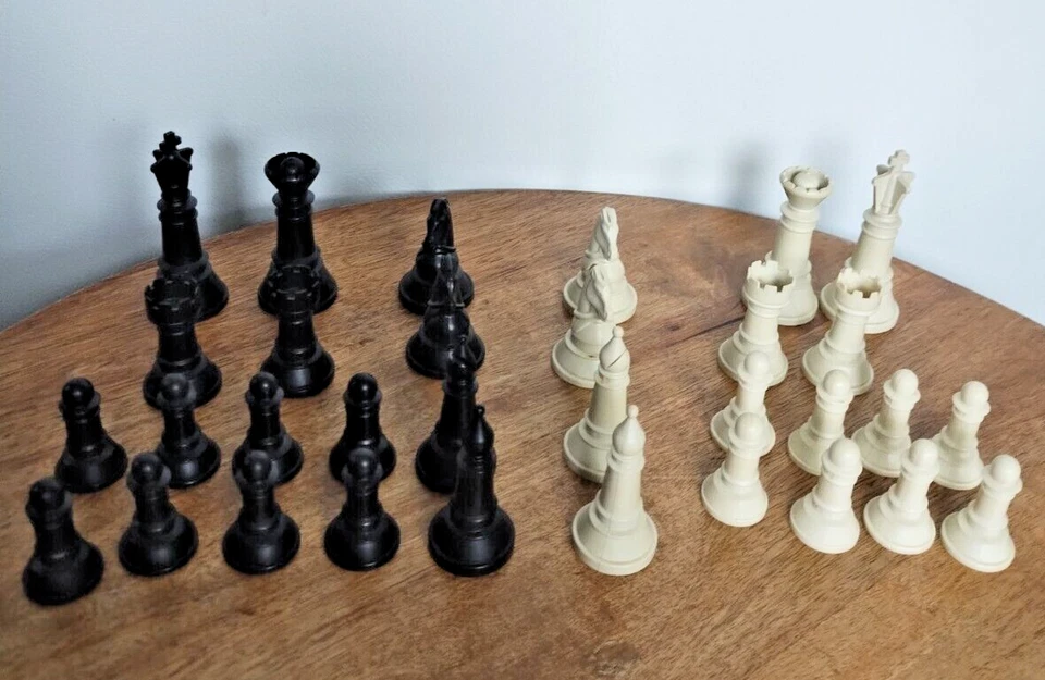 Black & White plastic replacement Chess Set Pieces Large 3" King *No Board* - Image 1 of 4