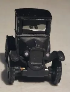 Lizzie Disney Pixar Cars 2 auto in metallo pressofuso modello T Mattel - Foto 1 di 5