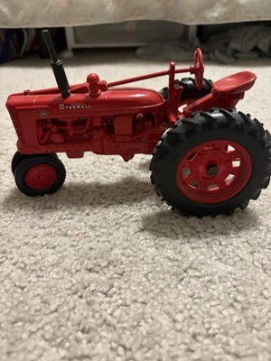 Trattore giocattolo pressofuso McCormick Farmall modello H - Immagine 1 di 4