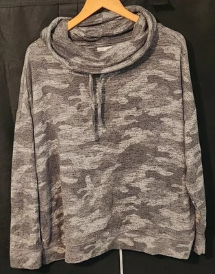 Maurices 迷彩圆领舒适套衫橄榄色迷彩尺寸 1 (14/16) — 第 1/2 张图片