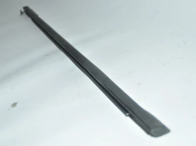 Suzuki Aerio 2002-2007 puerta delantera izquierda ventana cinturón moldura moldura Foto 1 de 4