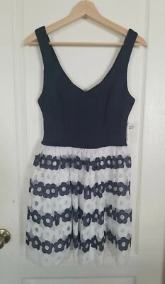 Vestido Júnior B Darlin Fit N Flare Tamanho 9/10 Azul Branco Sem Mangas Decote V com Zíper - Imagem 1 de 4