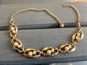 Vintage Gold Tone Simulate Pearls & Red Rhinestone  Necklace 1950s - Picture 1 of 2