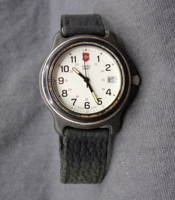 Men's SWISS ARMY Watch w/ New Battery - Works Great!  a95 - Image 1 of 4