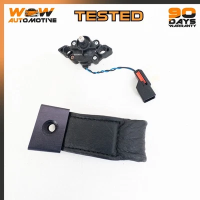 06-19 ASTON MARTIN V8 VANTAGE TAPA DE MALETERO BOTÓN INTERRUPTOR DE LIBERACIÓN ABIERTO OEM Foto 1 de 4