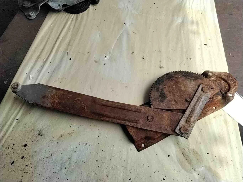 1974 1975 1976 1978 1979 年水星 COUGAR 前门调节器右 — 第 1/2 张图片