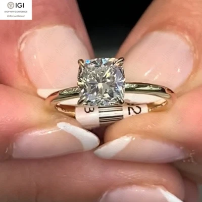 ANILLO DE COMPROMISO IGI 1,50 quilates F VS1 CORTE COJÍN DIAMANTES CULTIVADOS EN LABORATORIO ORO AMARILLO 14 K Foto 1 de 4