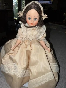 VINTAGE 1980 MADAME ALEXANDER DOLL 10" CLAUDETTE #1123 PORTRETTES COLLECTION - Picture 1 of 9