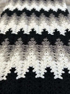 Nuevo Grande Ganchillo a Mano Negro, Blanco, Gris Claro y Gris Medio Afgano Foto 1 de 4